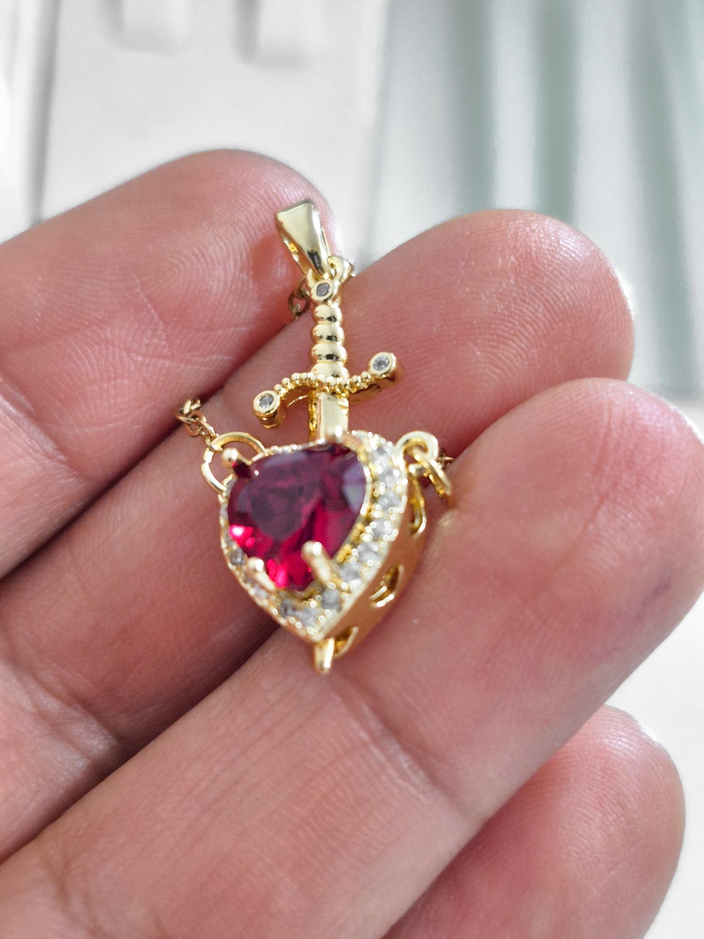 COLLAR CORAZON Y ESPADA